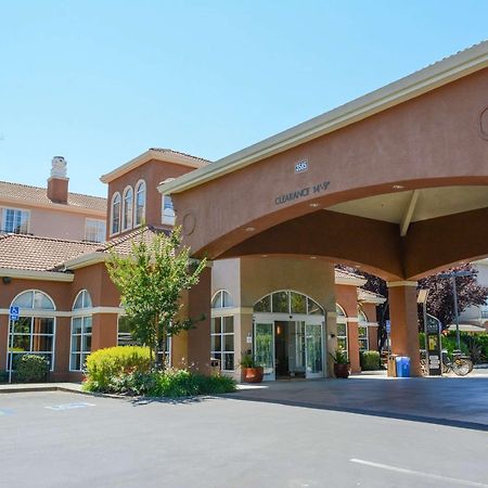 Hilton Garden Inn Napa Exterior photo