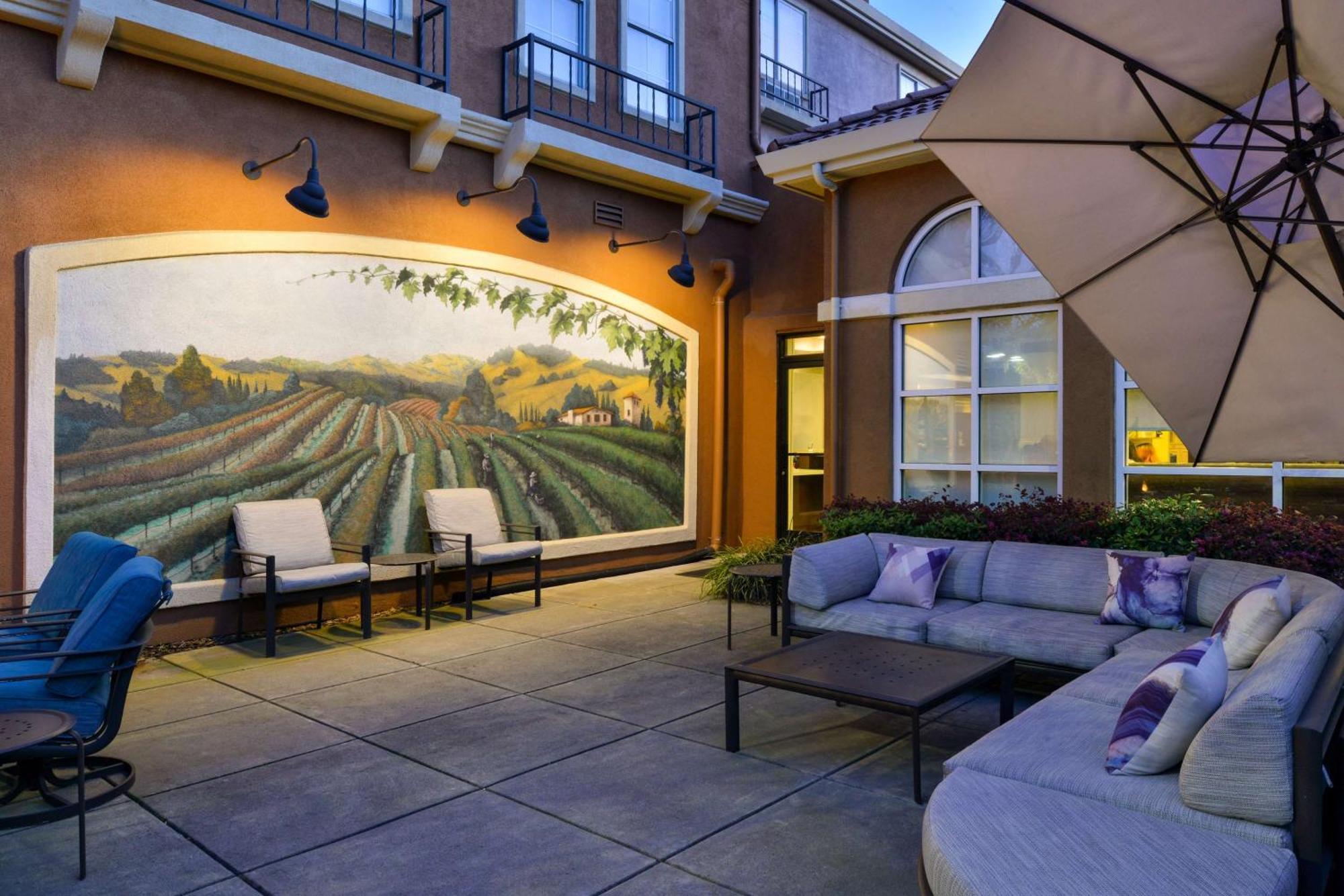 Hilton Garden Inn Napa Exterior photo